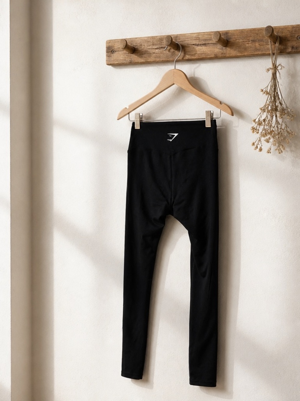 Gymshark High-Waist Black Performance Leggings - Picture 3 of 3